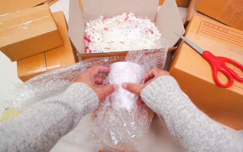 Bubble wrap for packing glass